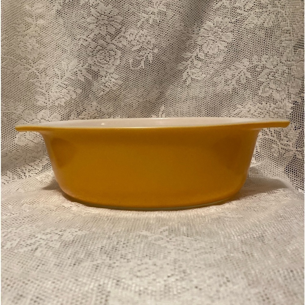 Vintage Pyrex Friendship Casserole #043
1 1/2 qt Orange colour, no lid